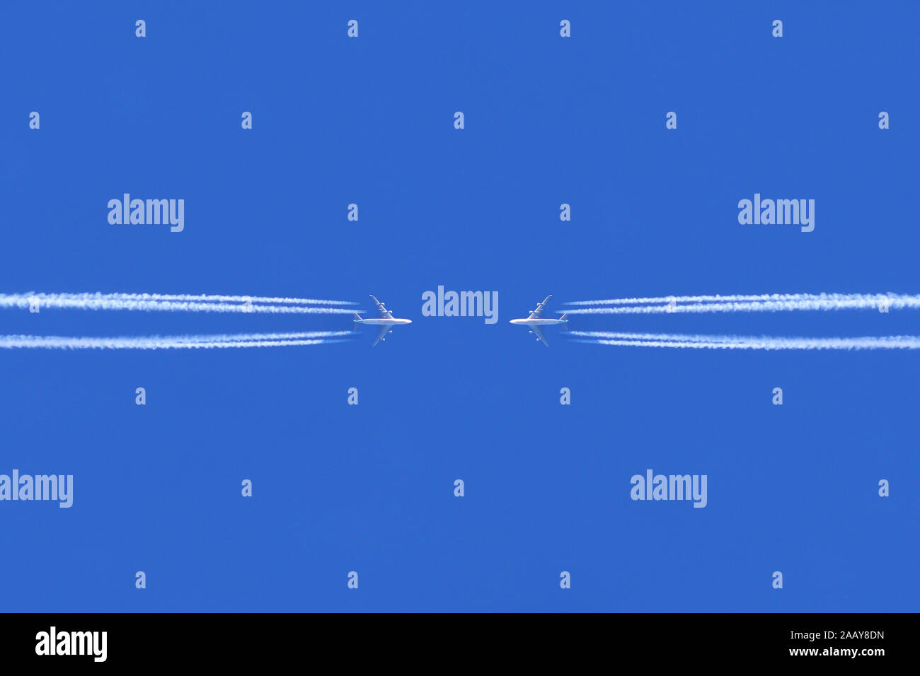 Flugzeuge auf Kollisionskurs | aviones en rumbo de colisión | BLWS112375.jpg [ c)/fotototo blickwinkel Tel. +49 (0)2302-2793220, E-Mail: info@blickw Foto de stock