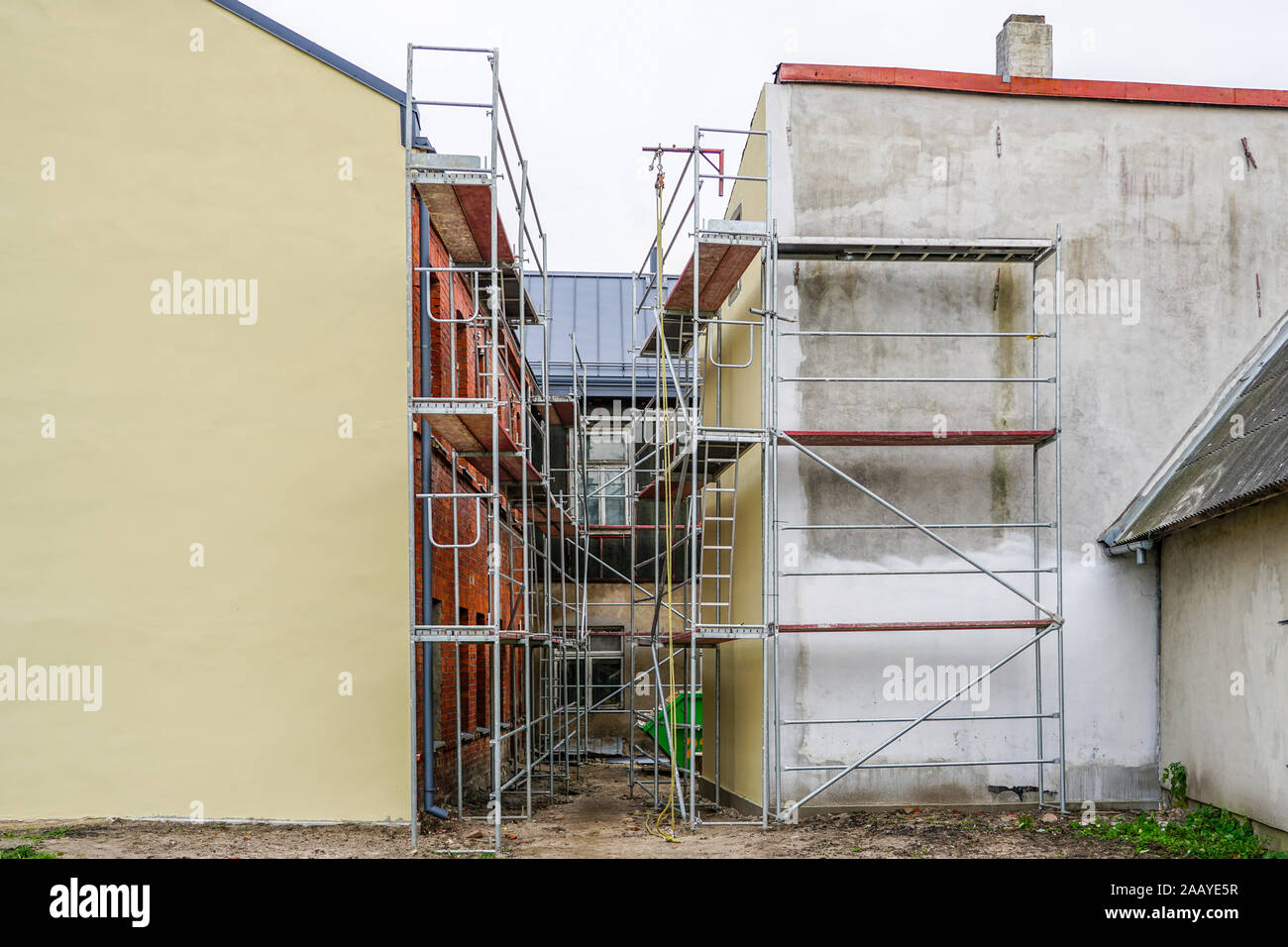 Andamios de fachada para pintar fotografías e imágenes de alta resolución -  Alamy