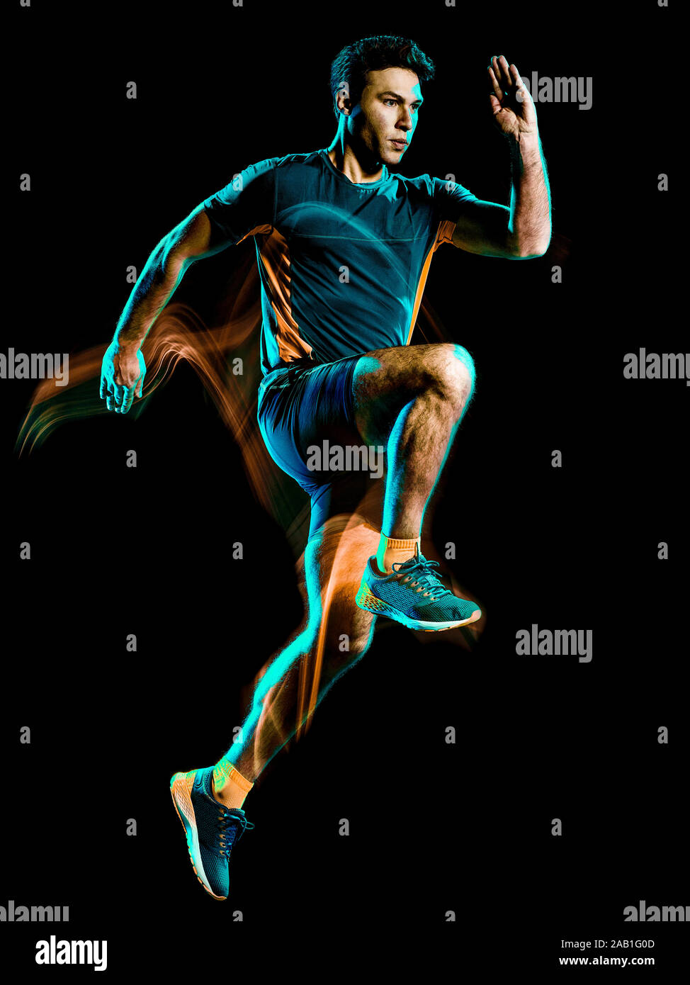 Uno caucásico runner ejecutando emparejador Hombre Footing velocidad de pintado de luz efecto aislado sobre fondo negro Foto de stock