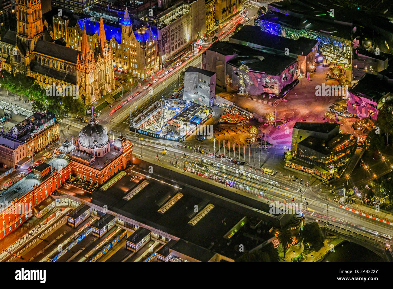 Melbourne, Victoria, Australia, 11 de abril de 2019 - Vista panorámica nocturna de Melbourne desde la torre Eureka Foto Fabio Mazzarella/Sintesi/Alamy Sto Foto de stock