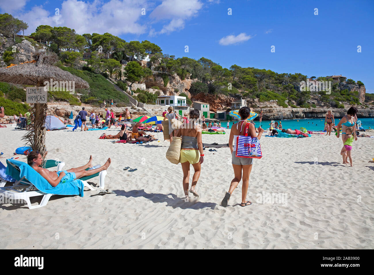 Soy Strandleben Badestrand Cala Llombards, Mallorca, Balearen, Spanien | Playa en Playa Cala Llombards, Mallorca, Islas Baleares, España Foto de stock