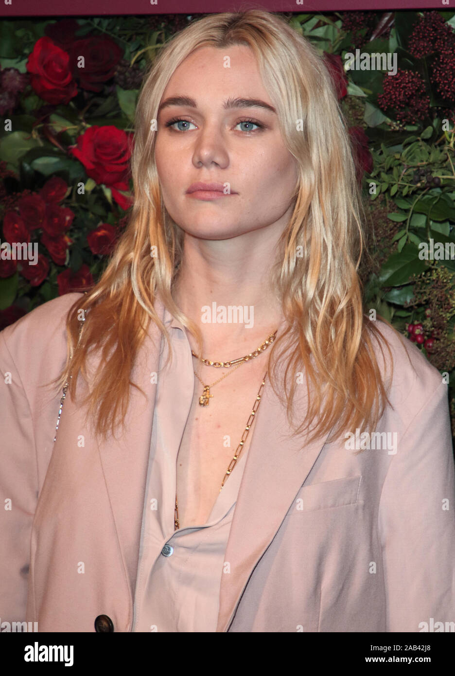 Waterhouse Immy asiste a la 65ª Evening Standard Awards en el Teatro Coliseum de Londres en Londres. Foto de stock