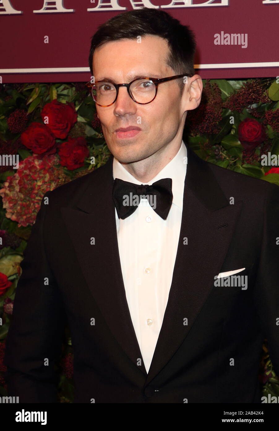 Erdem Moralioglu asiste a la 65ª Evening Standard Awards en el Teatro Coliseum de Londres en Londres. Foto de stock