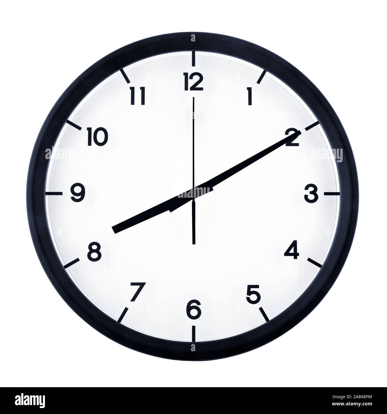 Reloj analógico clásico apuntando a las ocho de diez, aislado sobre fondo  blanco Fotografía de stock - Alamy