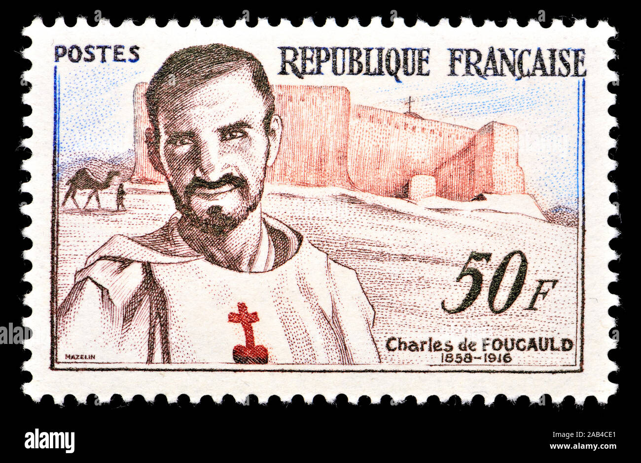 Sello francés (1959): Carlos Eugenio vizconde de Foucauld de Pontbriand (1859-1916), religioso o sacerdote católico francés que vive entre las Tuare Foto de stock