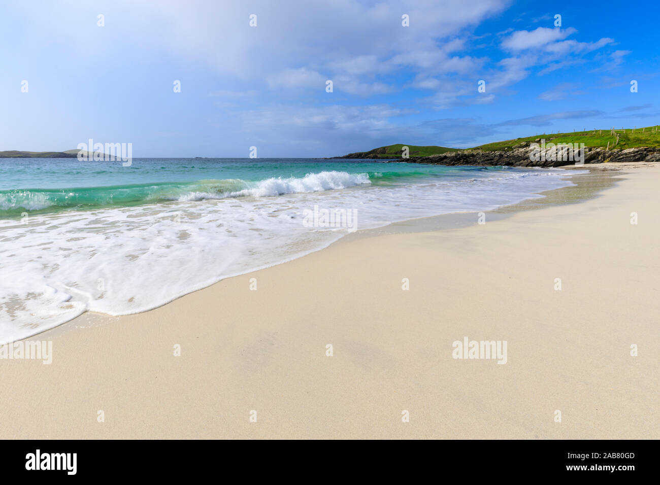 Comida, playa de arena blanca, agua turquesa, uno de los mejores de Shetland, Isla de West Burra, Islas Shetland, Escocia, Reino Unido, Europa Foto de stock