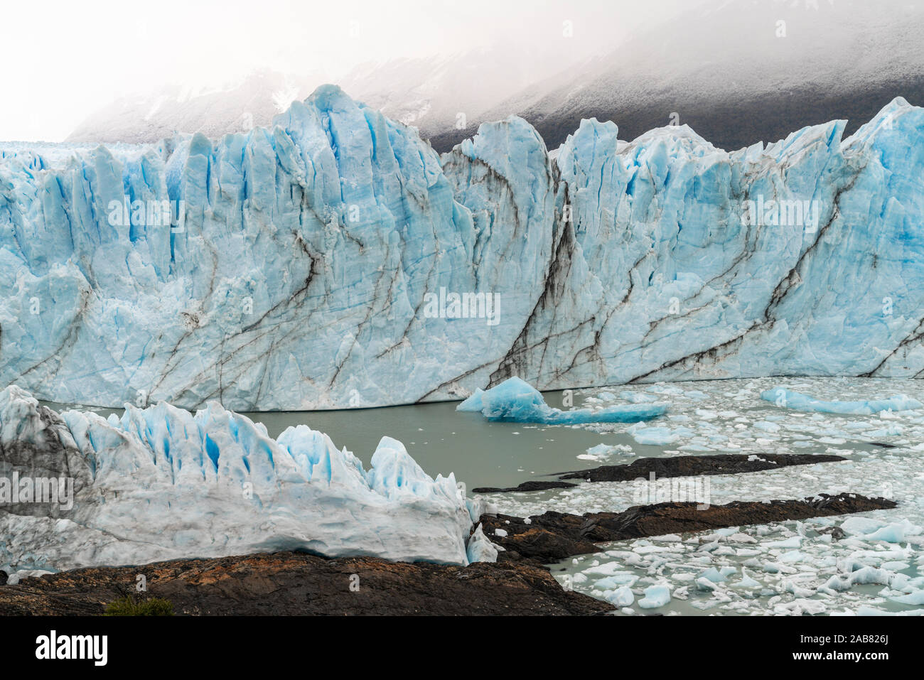 Glaciar Perito Moreno, El Parque Nacional Los Glaciares, declarado Patrimonio de la Humanidad por la UNESCO, de la provincia de Santa Cruz, Argentina, Sudamérica Foto de stock