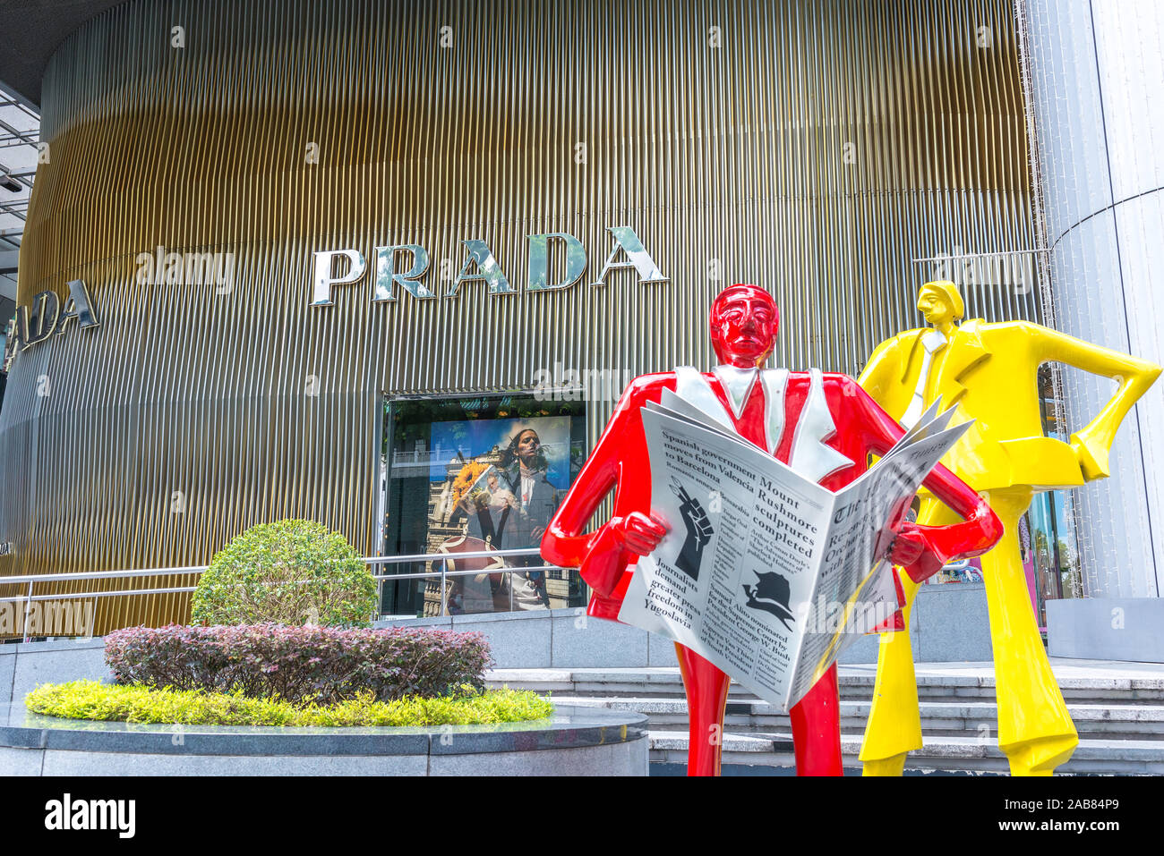 Asia/SINGAPUR - Noviembre 22, 2019 : tienda de Prada en el nuevo centro  comercial. Prada S.p.A. es una casa de moda italiana de lujo fundada en  1913 Fotografía de stock - Alamy