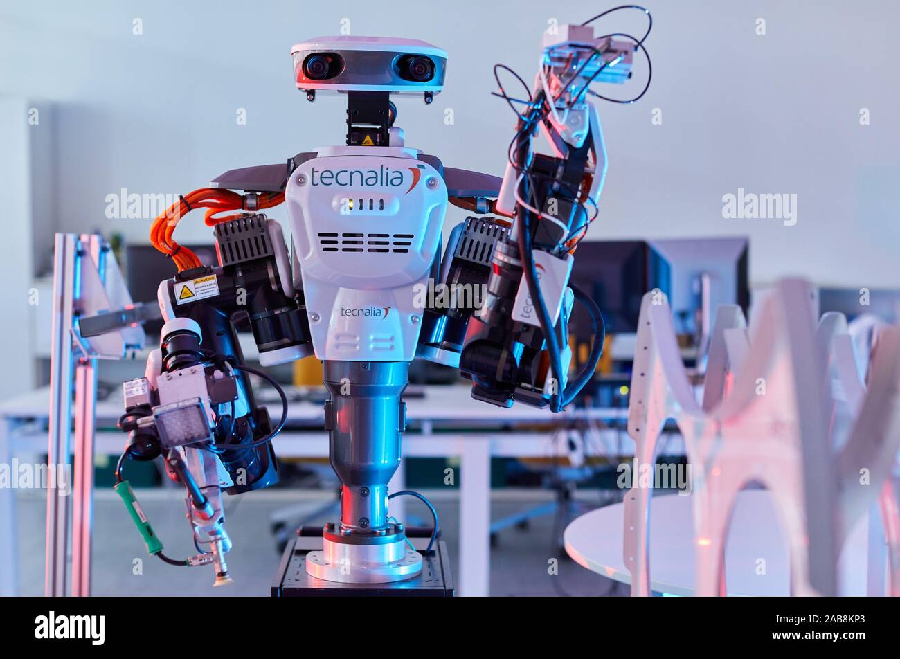 La autonomía del robot para la fabricación flexible, colaboración de la unidad de fabricación avanzada, robótica, Centro Tecnológico, Tecnalia Research & Innovation, Foto de stock