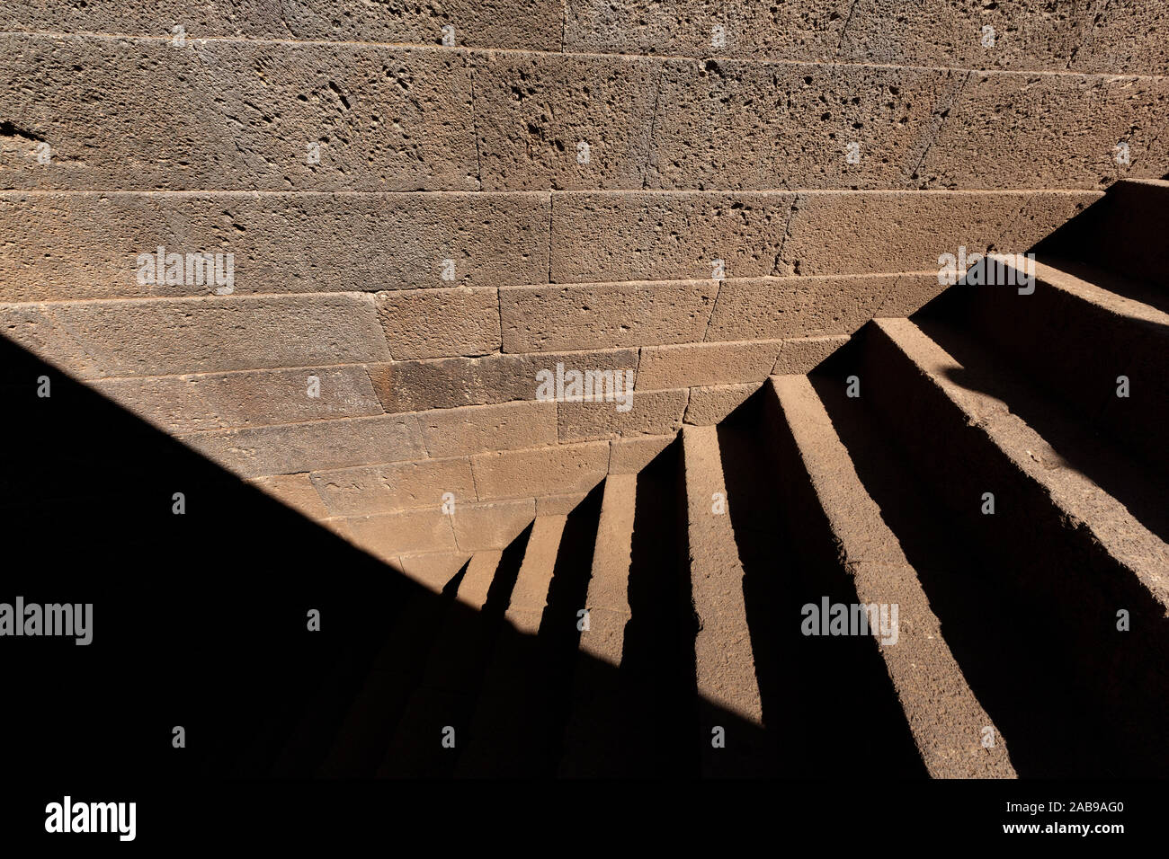 Antiguo pozo sagrado de Santa Cristina cerca de Paulilatino, Oristano, Cerdeña, Italia. Foto de stock