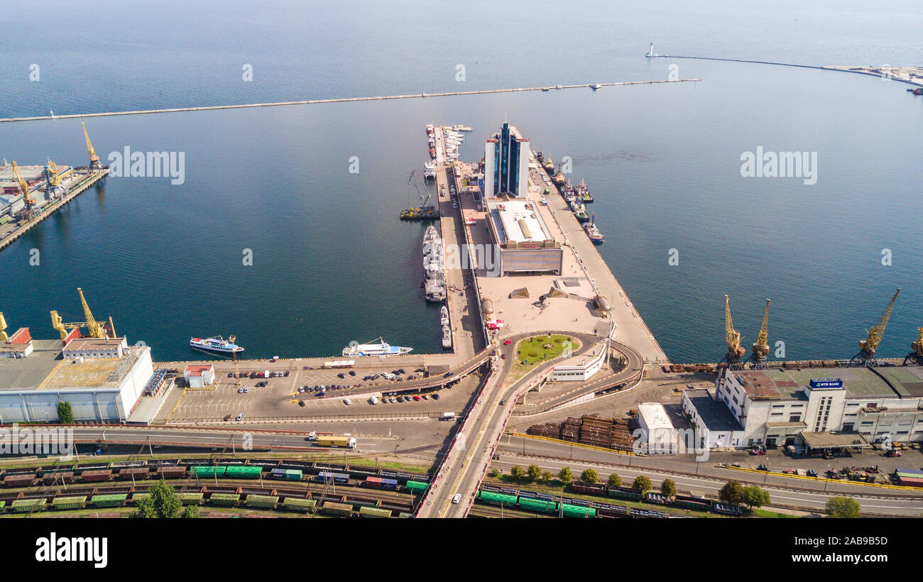 Vista superior del centro de la parte histórica de Odessa Odessa y el puerto  marítimo Fotografía de stock - Alamy