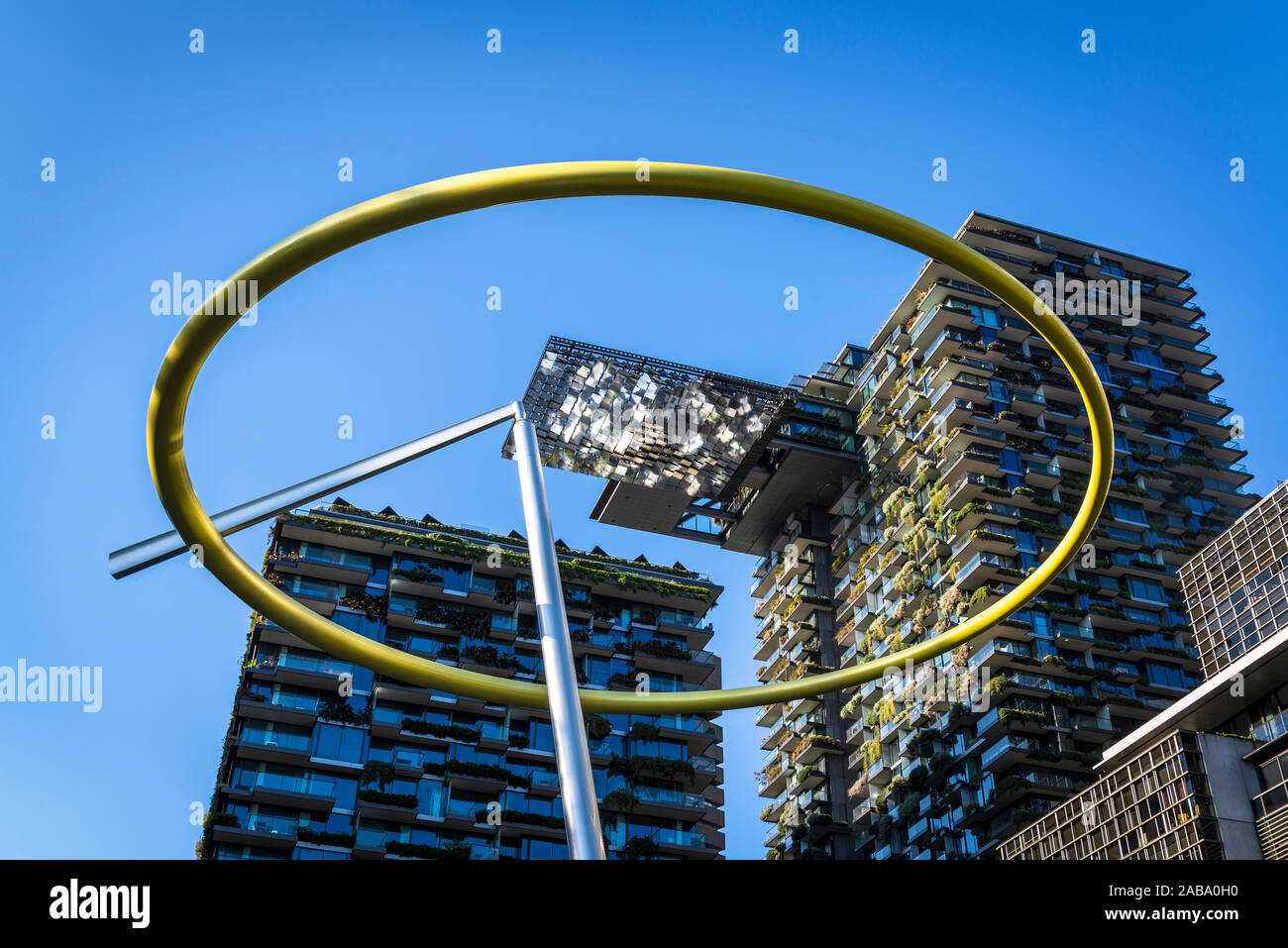Halo, un viento powered escultura cinética en Central Park y Central Park,  el Edificio de uso mixto un importante proyecto de renovación urbana,  ubicado en Broadway en la s Fotografía de stock -