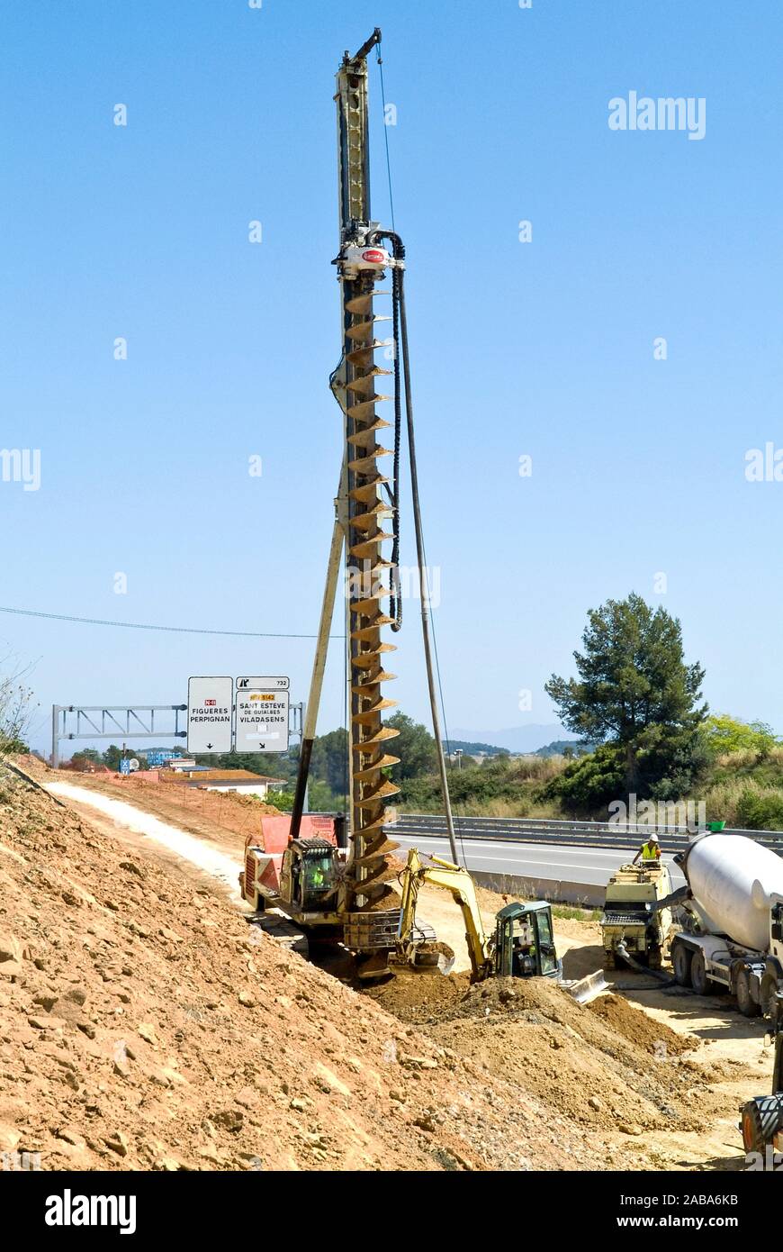 Perforadora de tierra fotografías e imágenes de alta resolución - Alamy