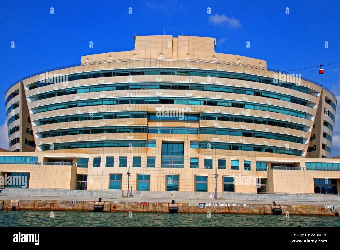 Edificio Del Centro Mundial De Comercio De 1999 El Arquitecto Henry N Cobb Port De Barcelona Cataluna Espana Fotografia De Stock Alamy