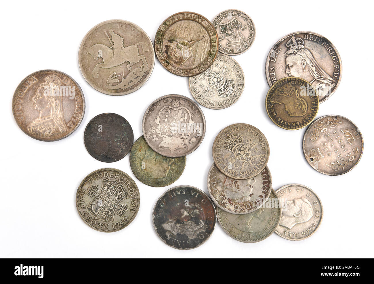 Viejo, empañada, mayoritariamente británico monedas Foto de stock