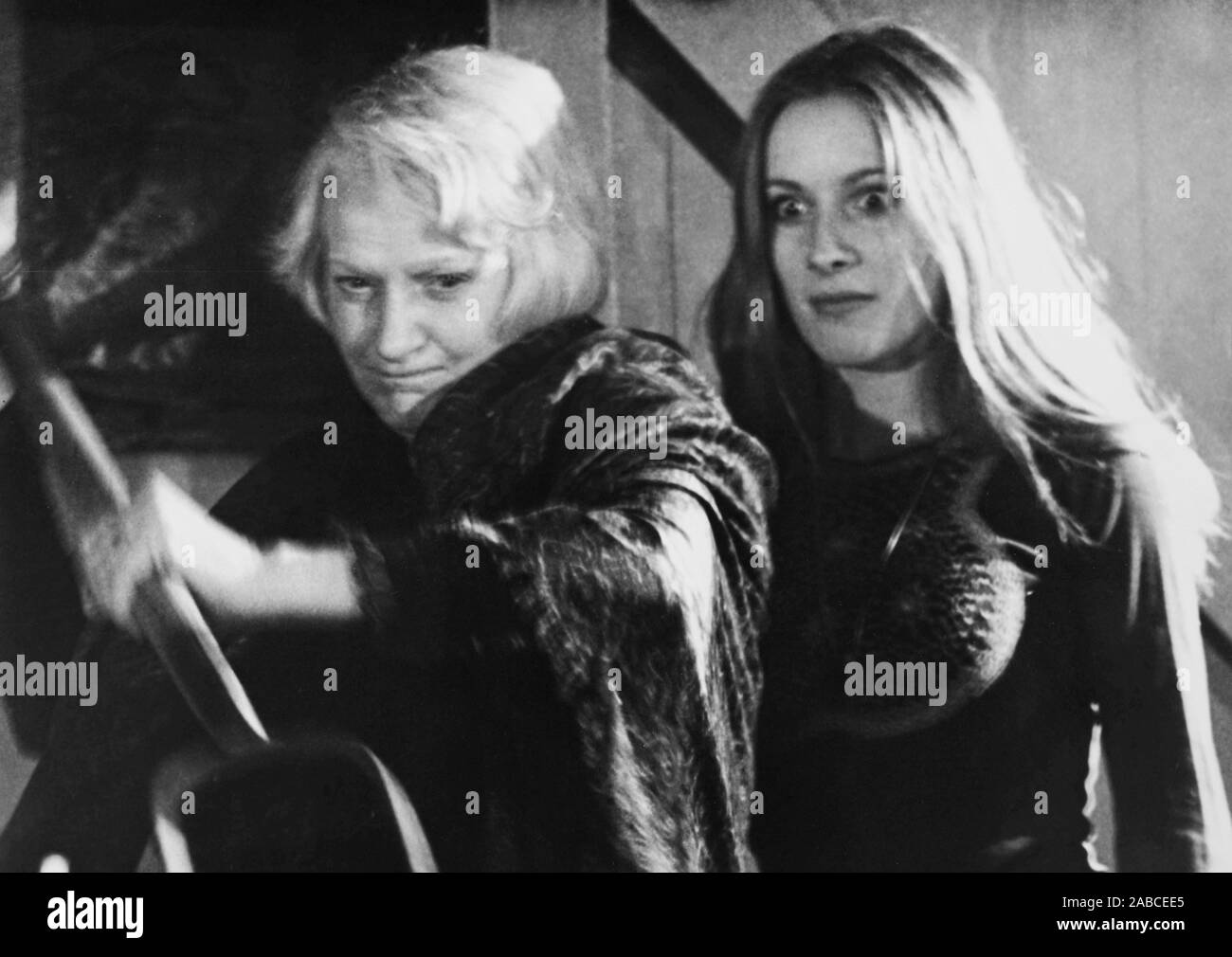 FRIGHTMARE, (aka ENCUBRIR), desde la izquierda: Sheila Keith, Kim Butcher, 1974 Foto de stock