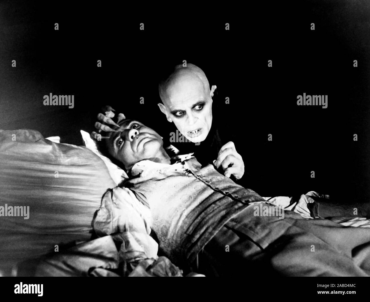NOSFERATU EL VAMPYRE, (aka Nosferatu: Phantom der Nacht), desde la izquierda, Bruno Ganz, Klaus Kinski, 1979 TM & Copyright ©20th Century Fox Film Corp. Todos los derechos reservados/cortesía Colección Everett Foto de stock