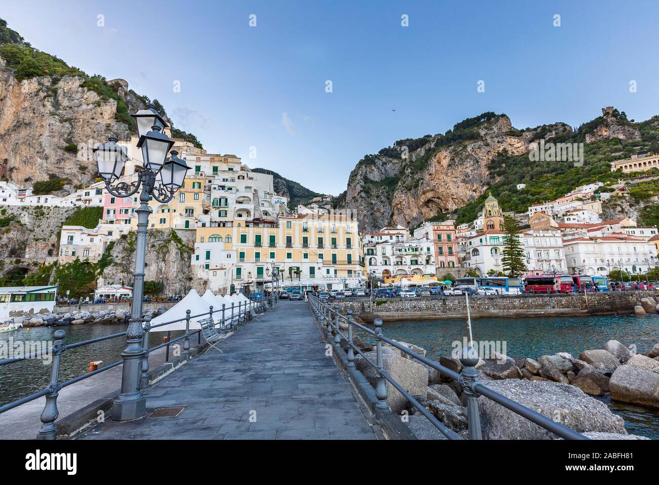 El puerto de Amalfi, Italia Foto de stock