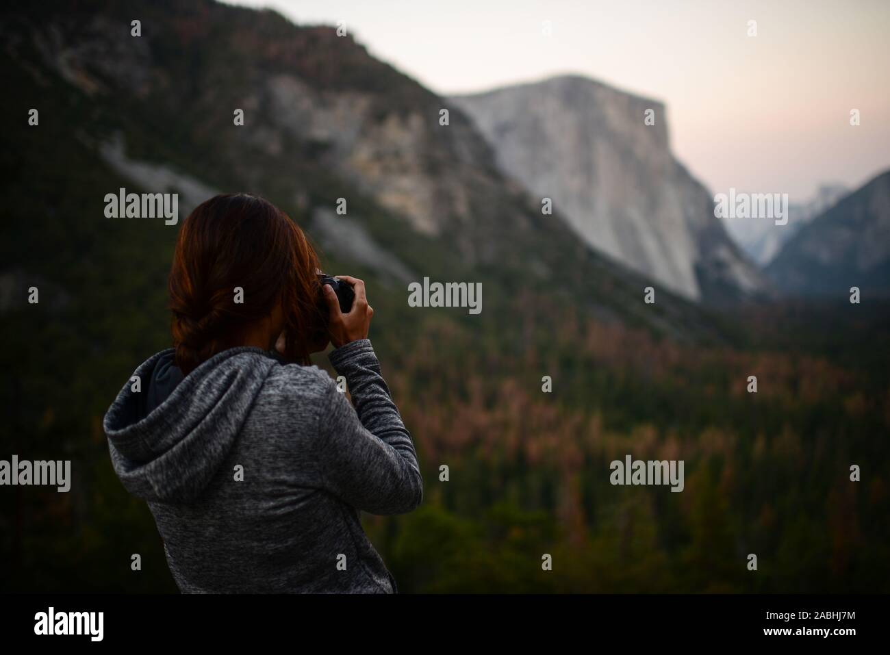 Half Dome de vista de túnel, el Parque Nacional Yosemite, California, Estados Unidos Foto de stock