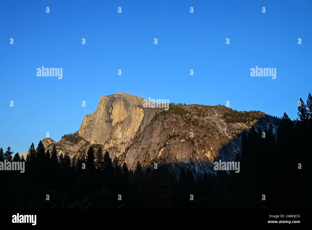 Half Dome, en el Parque Nacional Yosemite, California, Estados Unidos Foto de stock