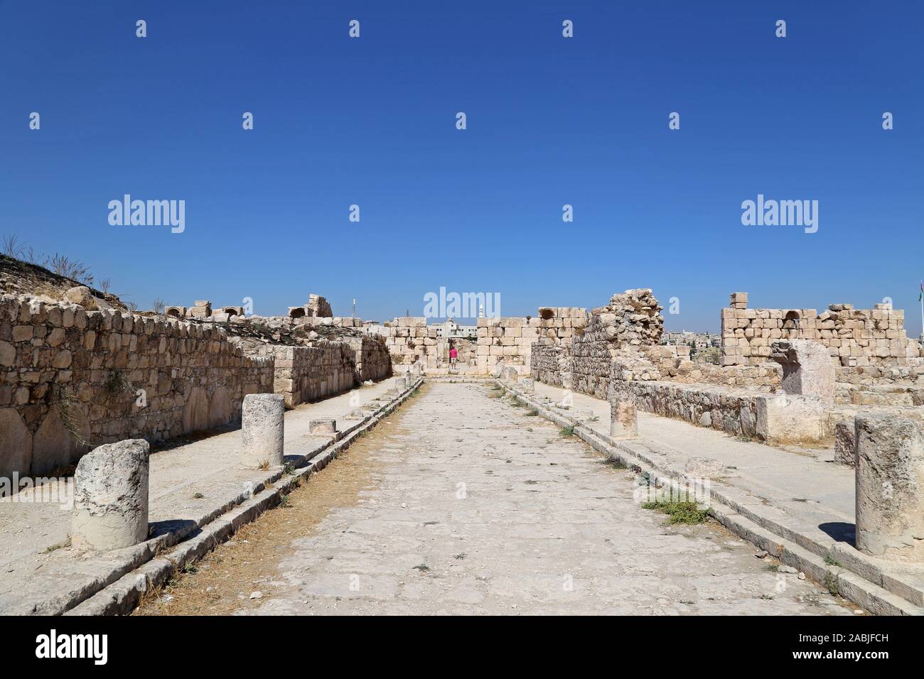 Colonnaded Street, Palacio Umayyad, Ciudadela, Ali Ben Al Hussein Street, Jabal Al Qalah, Amman, Jordania, Oriente Medio Foto de stock