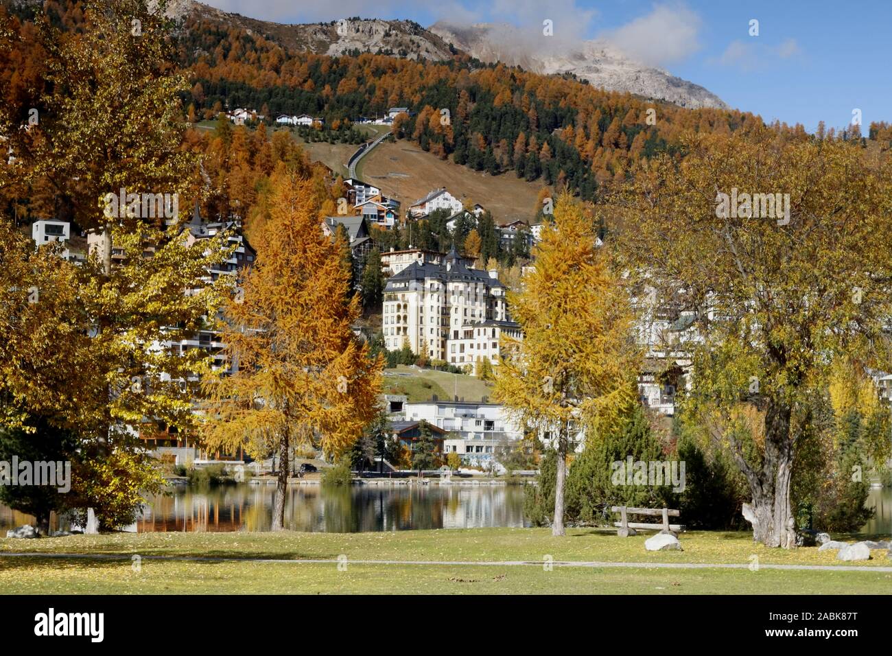 Goldener Oktober im Engadin Foto de stock