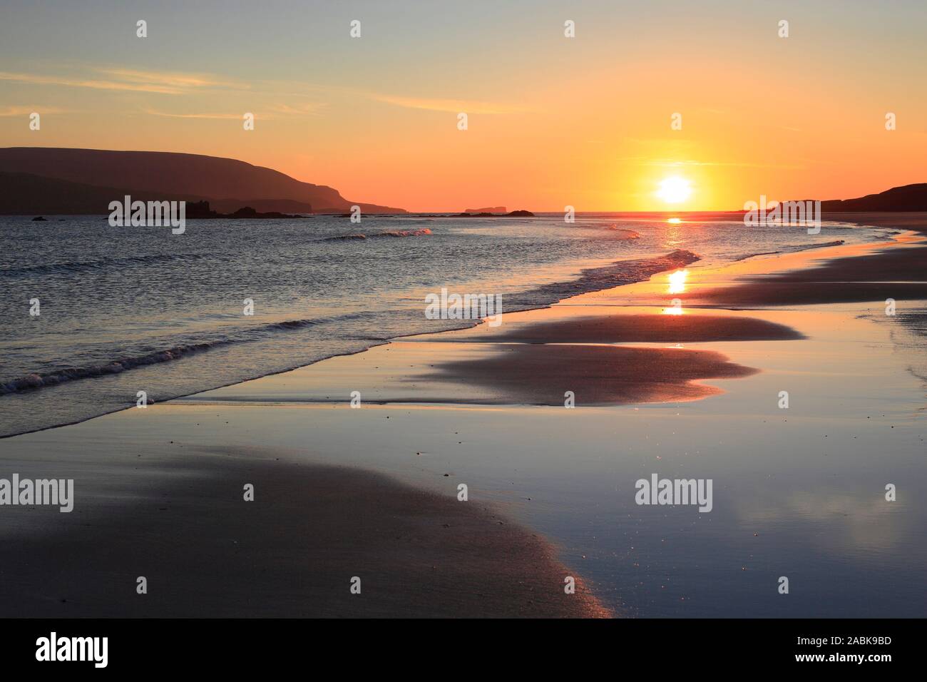 Playa de arena (Balnakeil Bay) en la costa escocesa cerca de Durness. Escocia Foto de stock