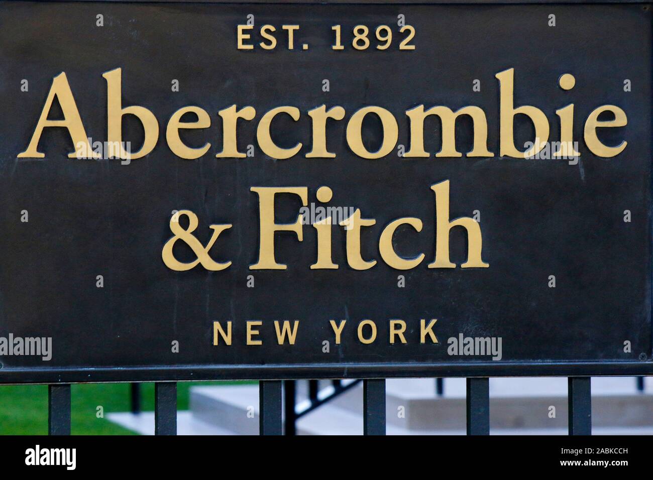 Logo das der Marke/ el logotipo de la marca Abercrombie y Fitch', Paris,  Frankreich/ Francia (nur fuer redaktionelle Verwendung. Keine Werbung.  Consulte Fotografía de stock - Alamy