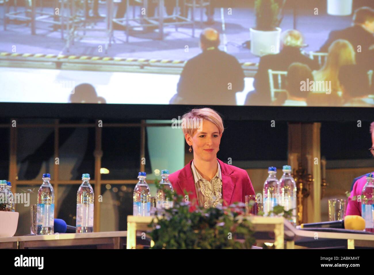 Katrin Habenschaden Presidenta (Partido Verde) en la BÜNDNIS Nordost evento informativo sobre el SEM Nordost (medida de desarrollo urbano) en el nuevo teatro fábrica en Munich. [Traducción automática] Foto de stock