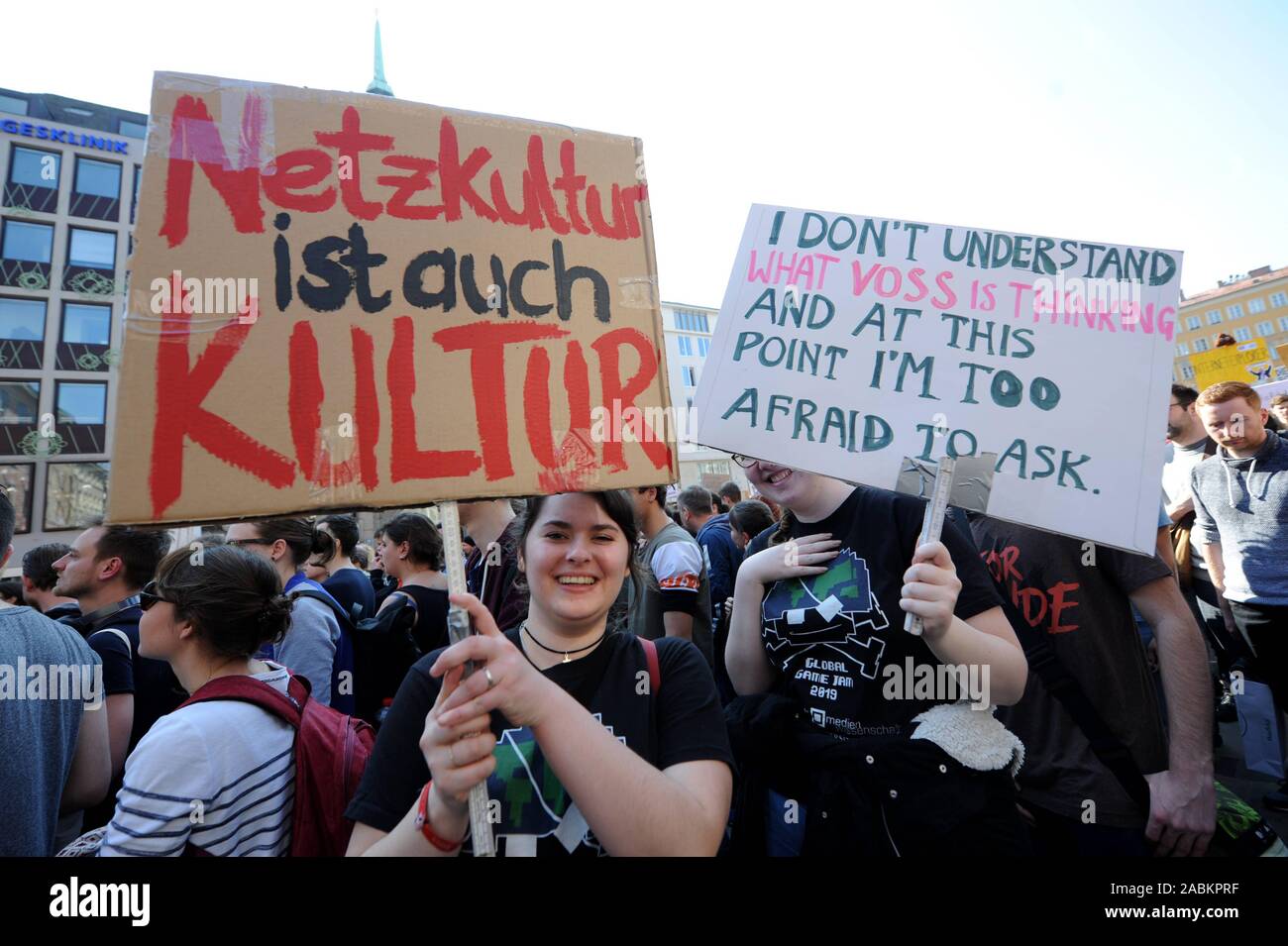 SaveYourInternet manifestación contra la reforma de copyright de la UE con más de 40.000 participantes en Marienplatz [traducción automática] Foto de stock
