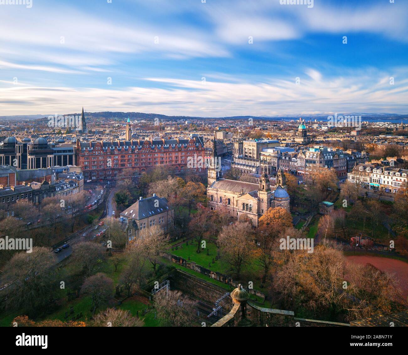 Edimburgo al anochecer durante el invierno Foto de stock