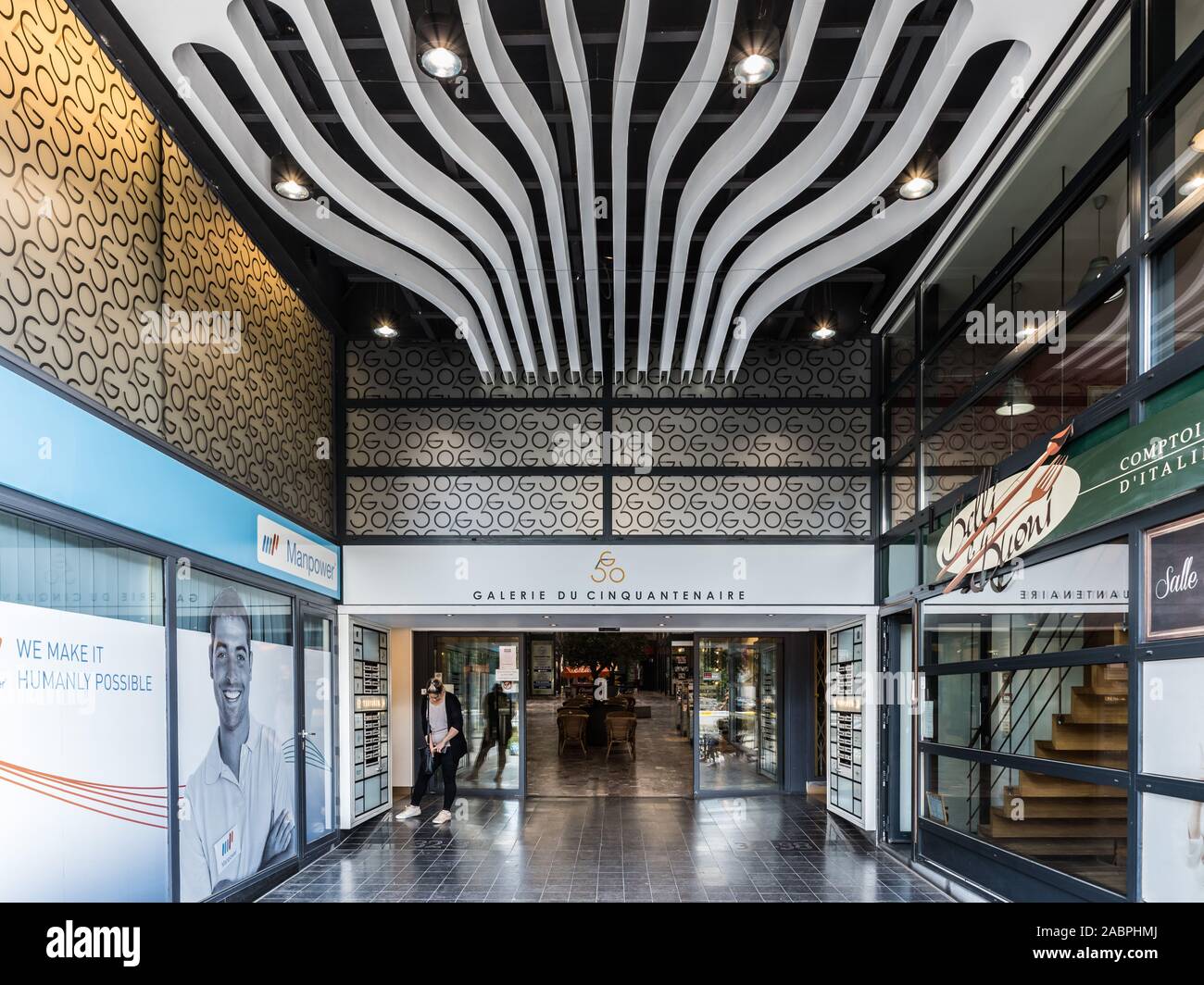 Bruselas/ Bélgica - 07 03 2019: fachada y vestíbulo de entrada del cincuentenario Galería Foto de stock
