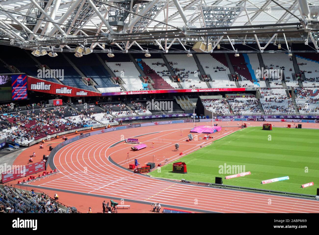 Estadio de Londres, sede del club de fútbol west Ham united en el Parque  Olímpico Queen Elizabeth y sede del atletismo del Reino Unido Fotografía de  stock - Alamy