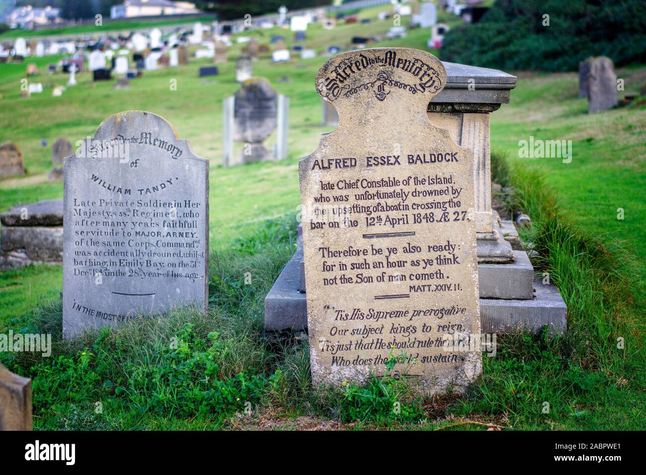 Lápidas en el cementerio de Kingston y reserva Arthur's Vale. El cementerio ha estado en uso desde 1798 y las lápidas testimoniar convic Foto de stock