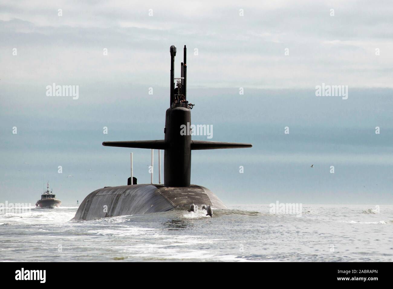 Océano Atlántico (Feb. 6, 2013) La clase Ohio misil balístico submarino USS Tennessee (SSBN 734) vuelve a la Base Naval Submarina Kings Bay. Foto de stock