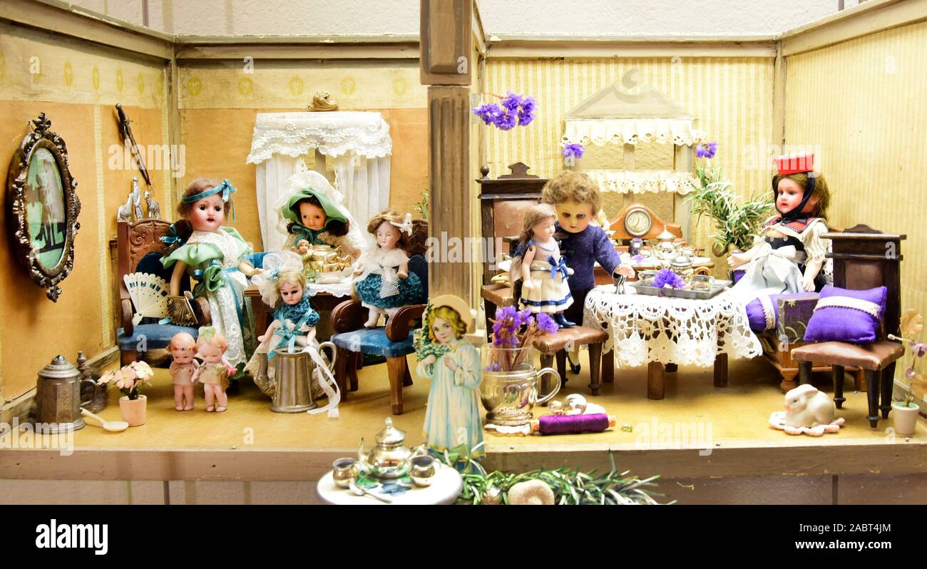 Delitzsch, Alemania. 06Th Nov, 2019. A partir de 15.11.2019 a 23.02.2020,  muñecas y juguetes estará en exhibición en la feria de Navidad '4 paredes  para manos pequeñas' en el Museo del Castillo