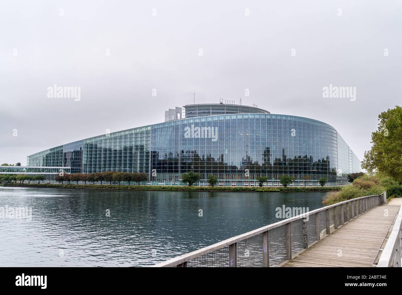 Edificio Louise Weiss, por Architecture-Studio 1999, sede del Parlamento Europeo, en Estrasburgo, Alsacia, Francia, Grand Est Foto de stock