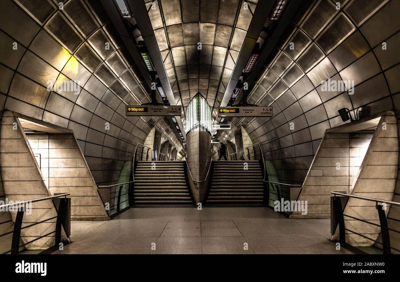 La estación de metro Southwark concourse intermedio, Southwark, Londres, Inglaterra, Reino Unido. Foto de stock