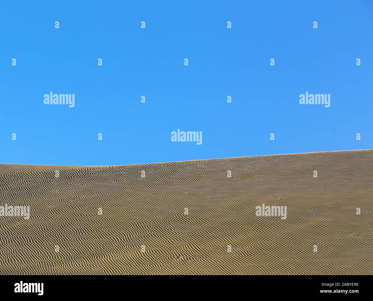 Patrones en la arena causados por el viento, el desierto del Sahara, Egipto, África Foto de stock