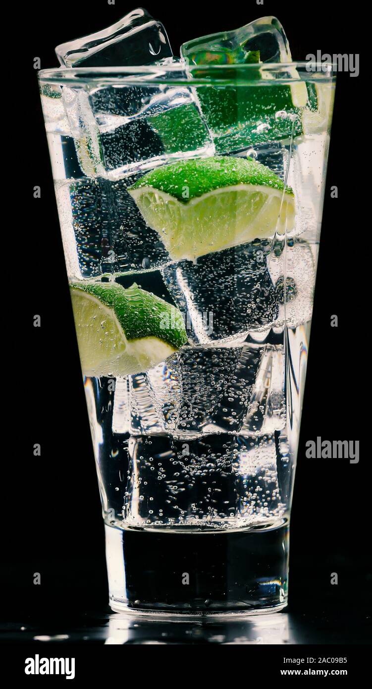 Martini Bianco, vaso de vino, tabla, tabla de antecedentes antecedentes