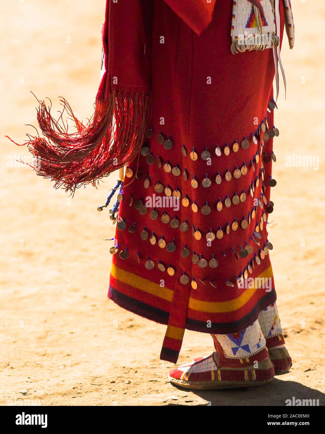 Chumash native american woman dancing fotografías e imágenes de alta