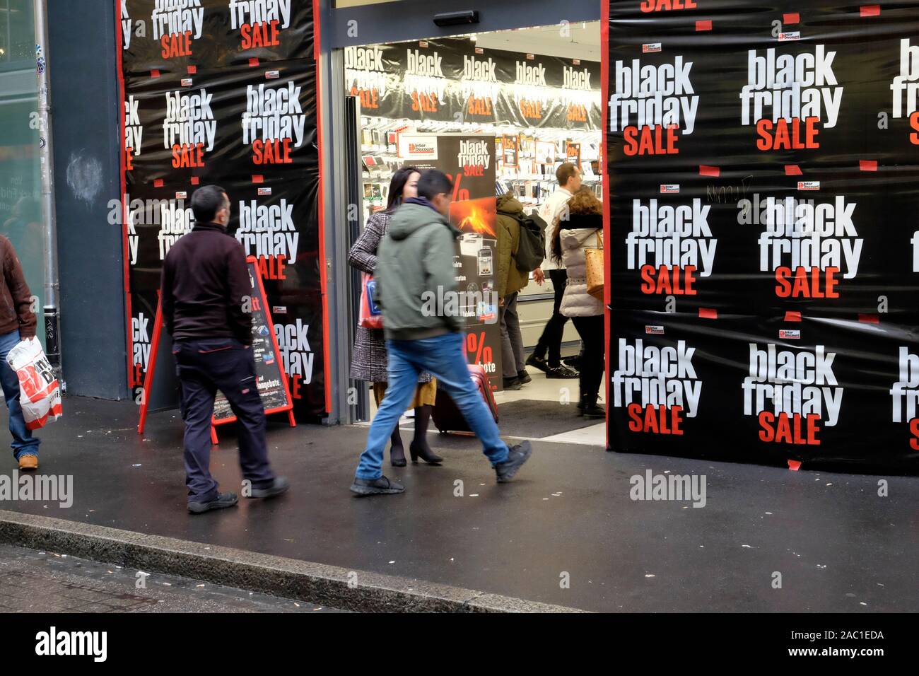 Mostrar tiendas Viernes negro venta firmar, Basilea, Suiza Foto de stock