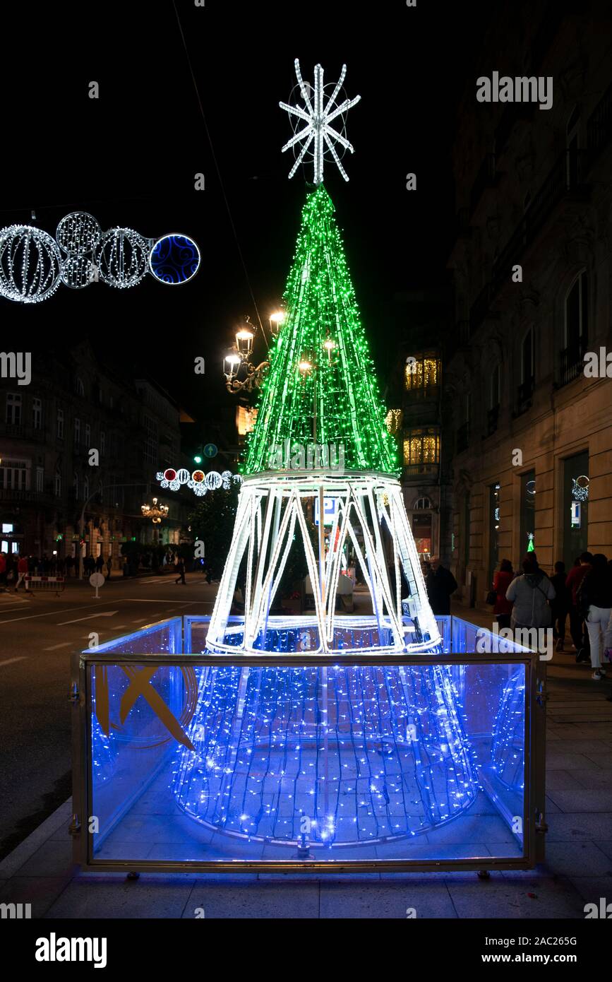 VIGO, Pontevedra, Galicia, España, Diciembre 2018: luces y decoraciones de  Navidad en la ciudad de Vigo Fotografía de stock - Alamy