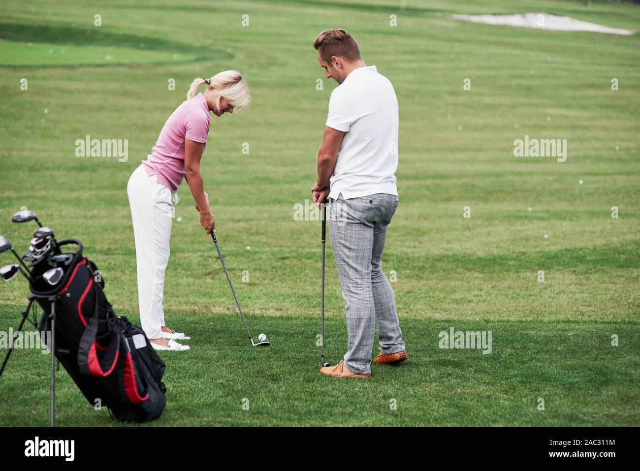 Golf outfit fotografías e imágenes de alta resolución - Alamy