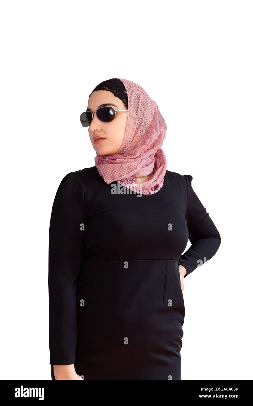 Elegante mujer musulmana en ropa tradicional Islámico. Retrato de hermosa del medio oriente en el hijab. Fotografía de Stock de ropa moda de stock - Alamy