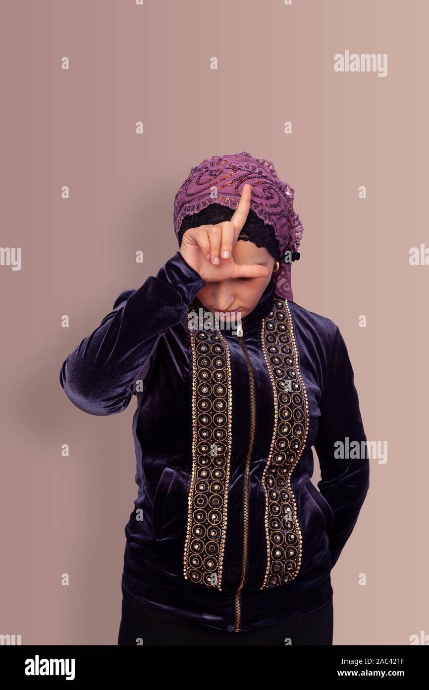 Pañuelo de cabeza turco fotografías e imágenes de alta resolución - Página  3 - Alamy