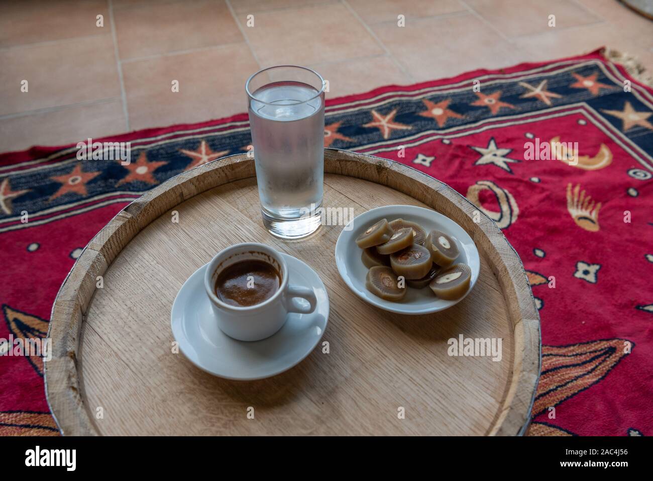 Coffee break en Christoudia Winery, Kato Drys, Chipre Foto de stock