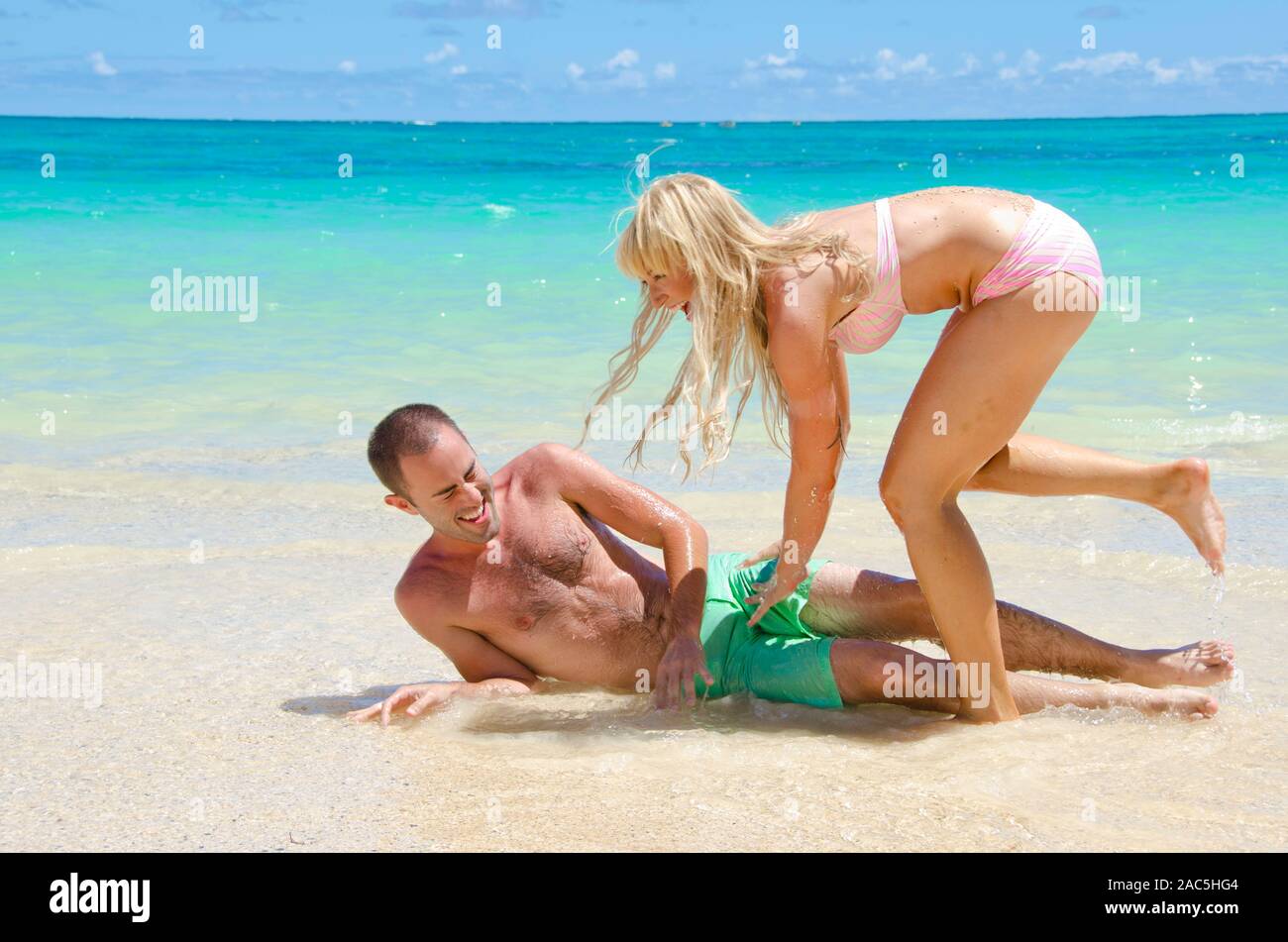 Kim y Lyle son recientemente comprometida después de seis años. A la hora de divertirse, estos dos saben realmente cómo perder! Foto de stock