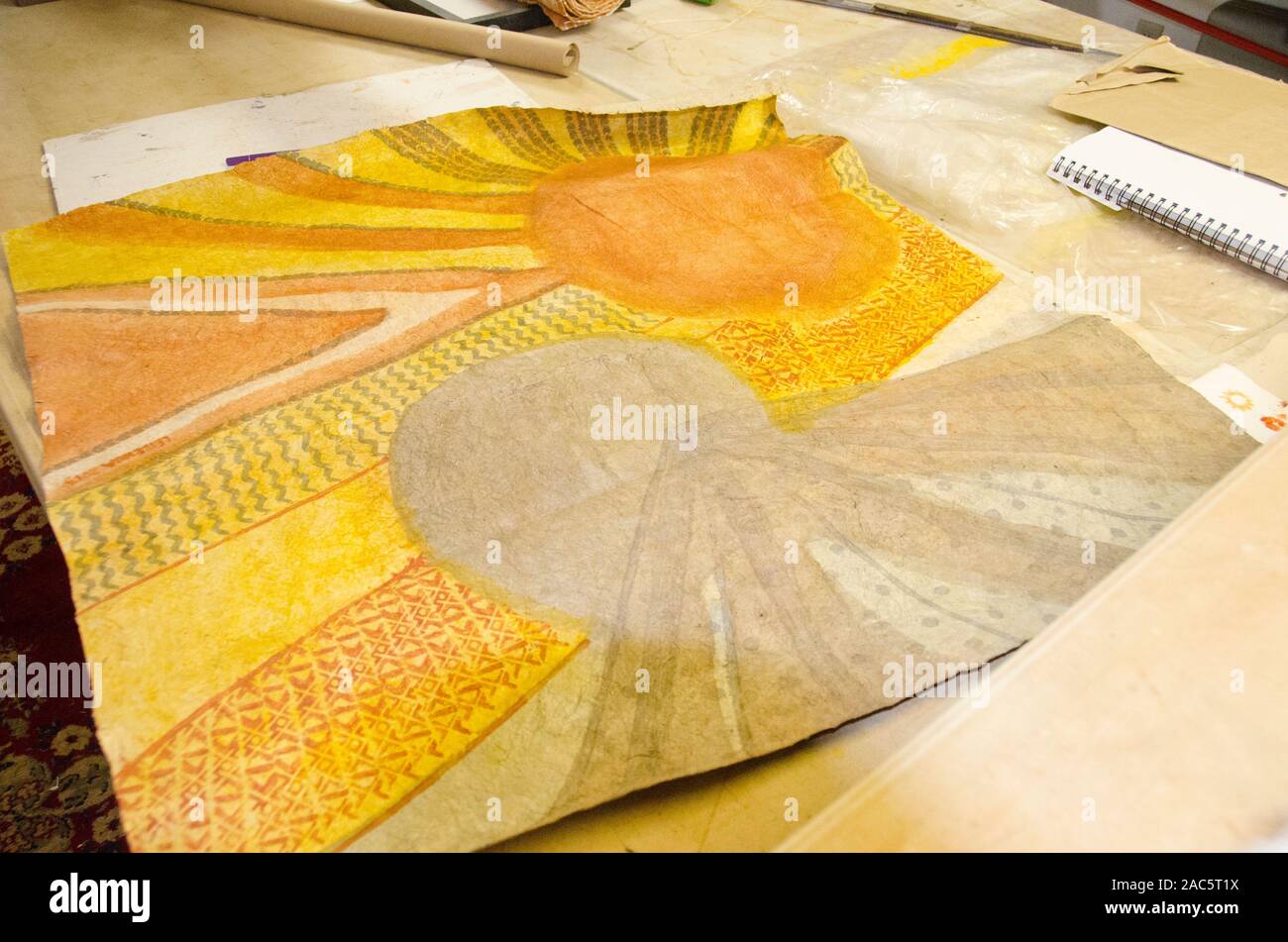 Terminado (o tapas kapa paño) después de haber sido teñidos y completado por el artista Roen Hufford, Isla Grande. Foto de stock