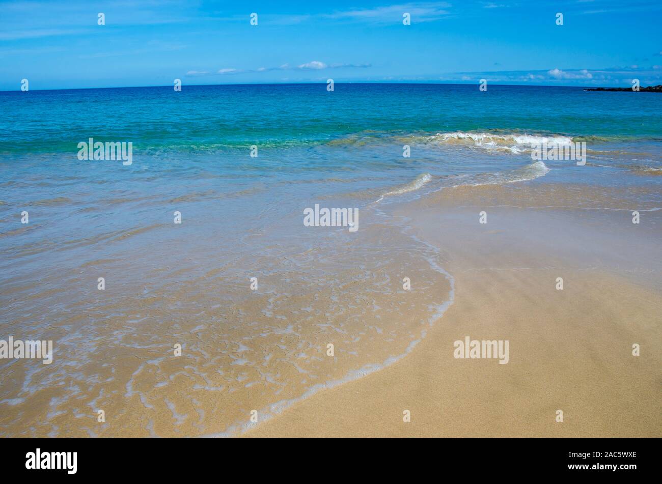 Hapuna Beach, a lo largo de la Isla Grande de Hawai'i's Kohala Coast. Esta playa de arena blanca, ha sido calificada como una de las mejores playas del mundo y el tiempo Foto de stock
